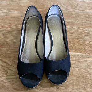 Black peep-toe espadrilles; Kelly & Katie, sz 7 (37.5)